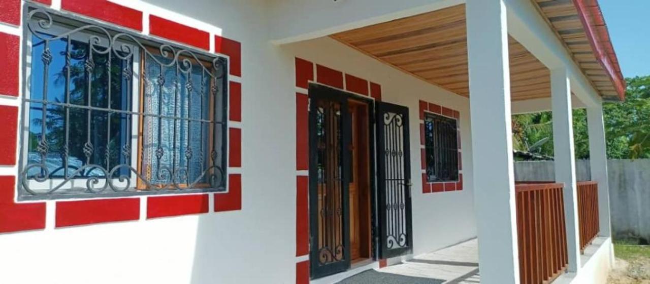 La Maison Du Voyageur Kribi Exteriör bild